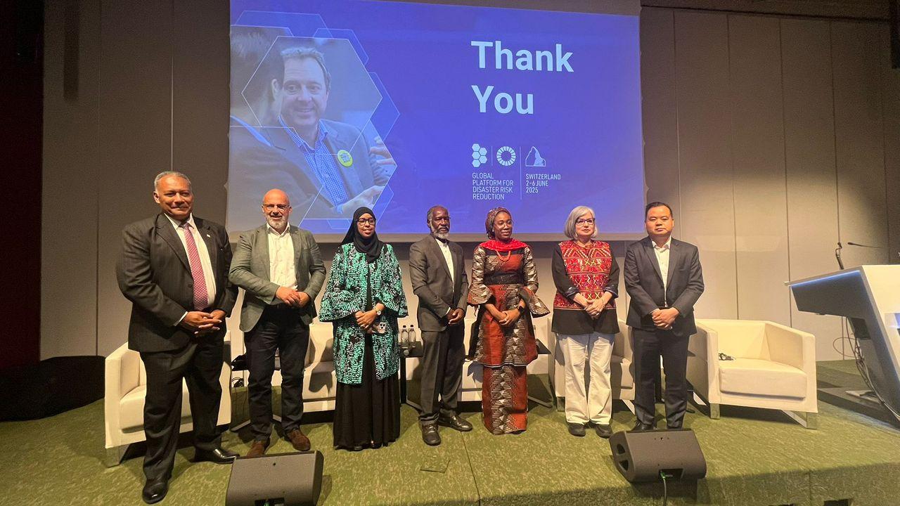 Closing panel group photo, Geneva